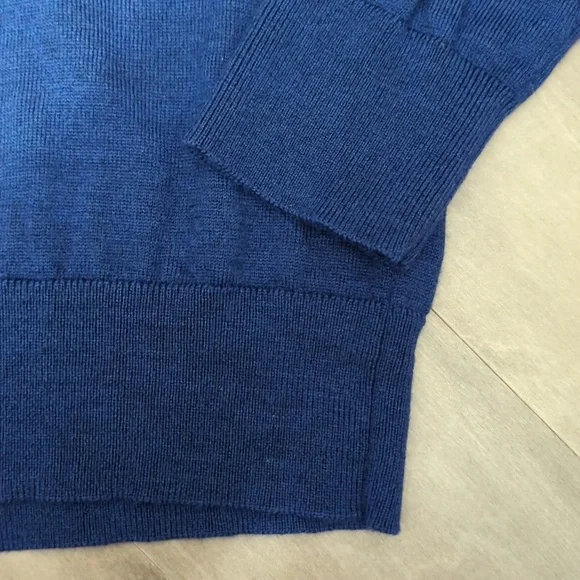 Banana Republic Crewneck Sweater - Picture 2 of 4